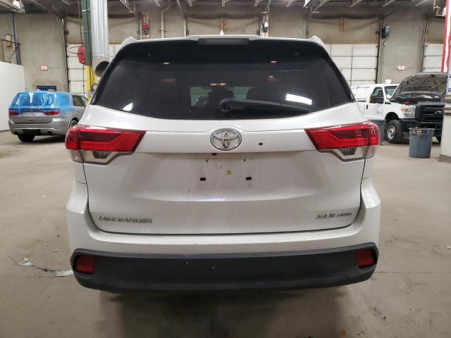 Photo 6 from auction – 2018 TOYOTA HIGHLANDER with VIN 5TDJZRFH3JS530960