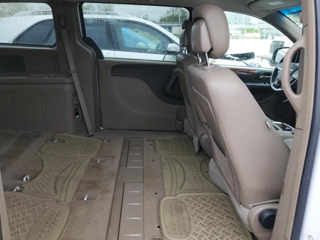 Photo 11 from auction – 2016 CHRYSLER TOWN & COU with VIN 2C4RC1BG5GR295451