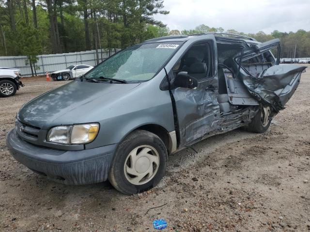 TOYOTA SIENNA LE 2000 with VIN 4T3ZF13C8YU206997 - Photo from auction