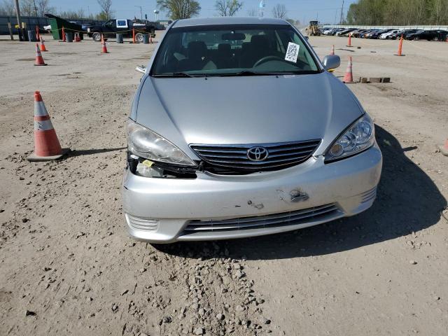 Photo 5 from auction – 2005 TOYOTA CAMRY LE with VIN 4T1BE32K05U055876