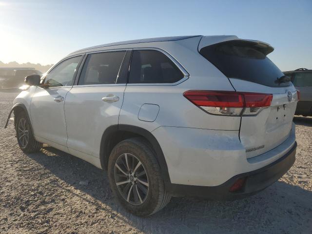 Photo 2 from auction – 2018 TOYOTA HIGHLANDER with VIN 5TDKZRFH5JS549546