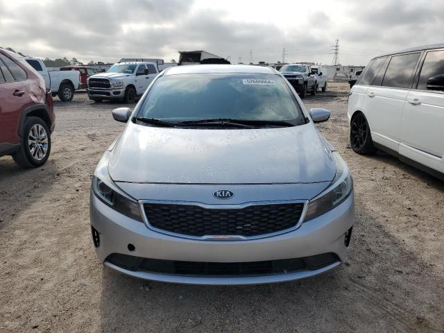 Foto 5 de la subasta – 2017 KIA FORTE LX con VIN 3KPFK4A78HE152201