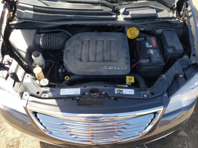 Photo 12 from auction – 2016 CHRYSLER TOWN & COU with VIN 2C4RC1BG3GR177317