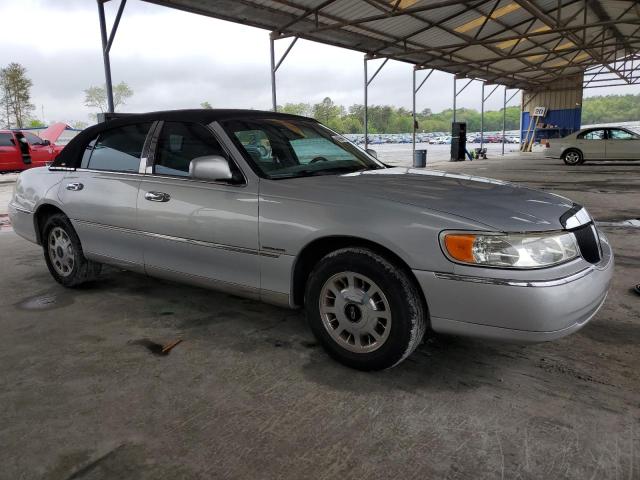 Photo 4 from auction – 2002 LINCOLN TOWN CAR C with VIN 1LNHM83W92Y623378