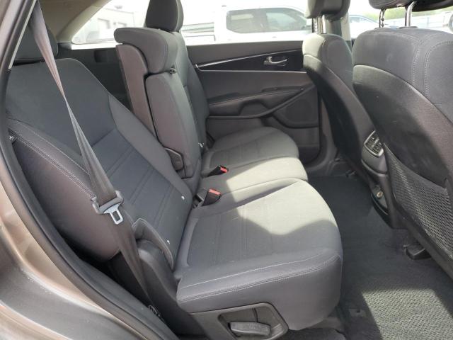 Photo 11 from auction – 2016 KIA SORENTO LX with VIN 5XYPG4A34GG002364