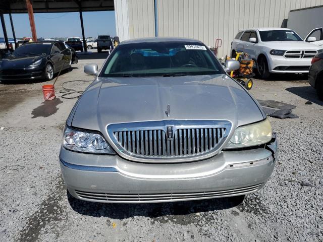 Photo 5 from auction – 2004 LINCOLN TOWN CAR E with VIN 1LNHM81W04Y651382