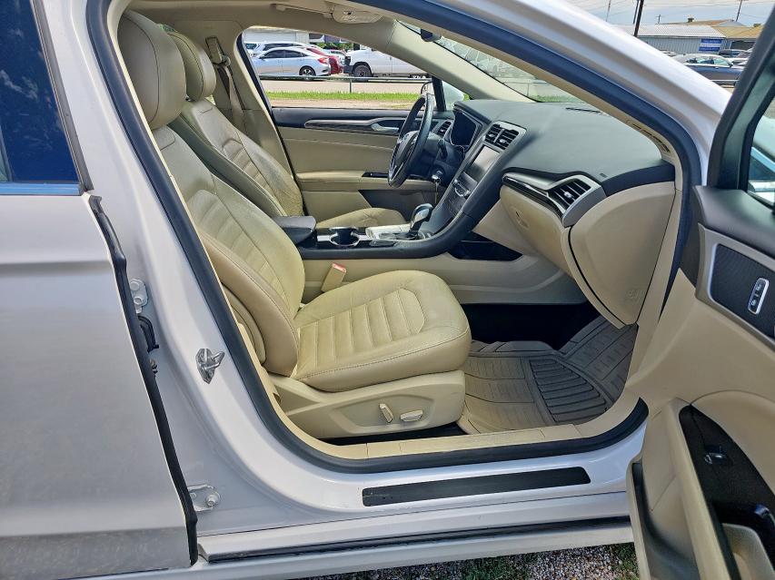 Photo 5 from auction – 2015 FORD FUSION SE with VIN 3FA6P0HD8FR126876