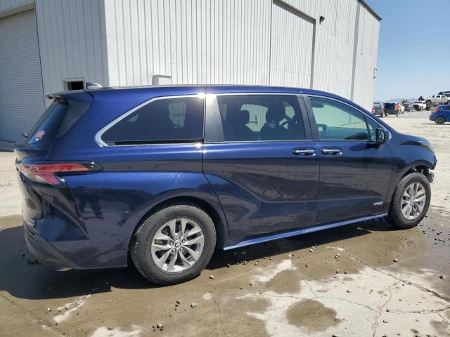 Photo 3 from auction – 2021 TOYOTA SIENNA XLE with VIN 5TDYSKFC8MS032403