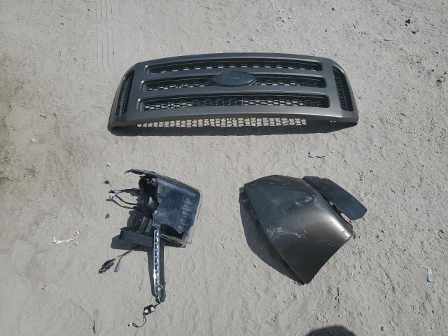 Photo 13 from auction – 2005 FORD EXCURSION with VIN 1FMNU42P05EA12859