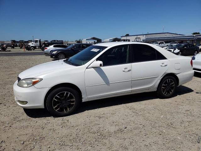 TOYOTA CAMRY LE 2004 с VIN 4T1BF32K34U080265 - Снимка от търг
