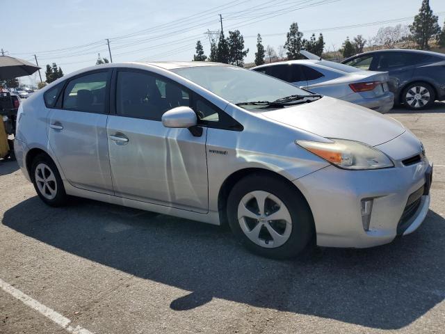 Снимка 4 от търг – 2014 TOYOTA PRIUS с VIN JTDKN3DU2E1736206