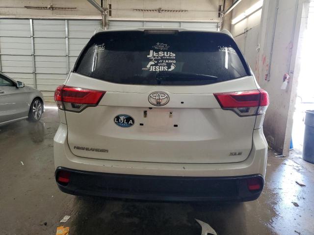 Photo 6 from auction – 2018 TOYOTA HIGHLANDER with VIN 5TDKZRFH8JS544194