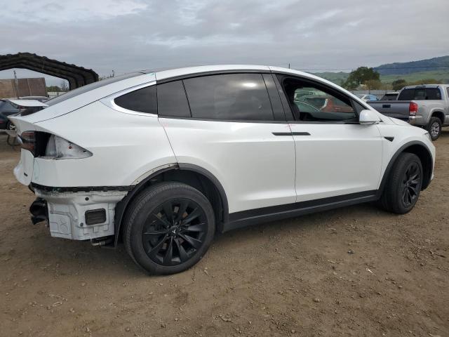 Снимка 3 от търг – 2018 TESLA MODEL X с VIN 5YJXCAE28JF138300