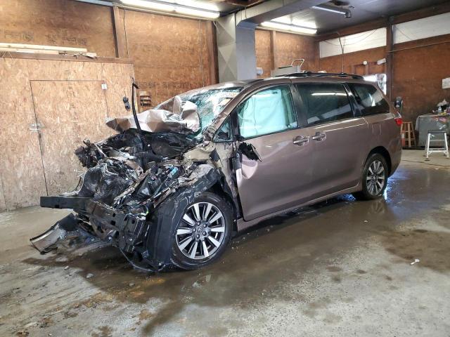 TOYOTA SIENNA LE 2018 with VIN 5TDJZ3DCXJS188945 - Photo from auction