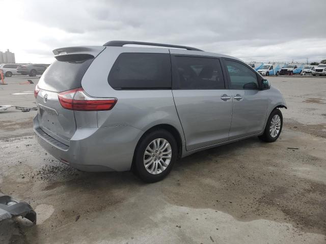 Photo 3 from auction – 2017 TOYOTA SIENNA XLE with VIN 5TDYZ3DC5HS836006