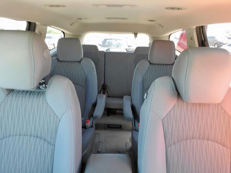 Photo 10 from auction – 2015 CHEVROLET TRAVERSE L with VIN 1GNKRHKD8FJ177984