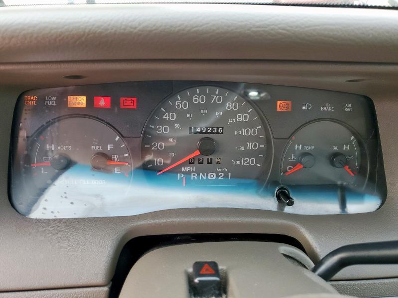 Photo 9 from auction – 2002 MERCURY GRAND MARQ with VIN 2MEFM74W72X654079