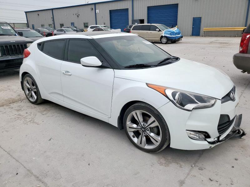 Photo 4 from auction – 2017 HYUNDAI VELOSTER with VIN KMHTC6AD8HU312463