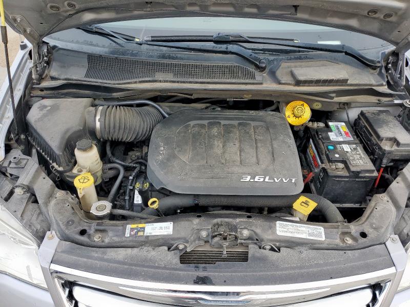 Photo 12 from auction – 2015 CHRYSLER TOWN & COU with VIN 2C4RC1BG3FR583290
