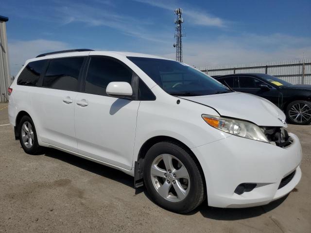 Photo 4 from auction – 2014 TOYOTA SIENNA LE with VIN 5TDKK3DC7ES451617