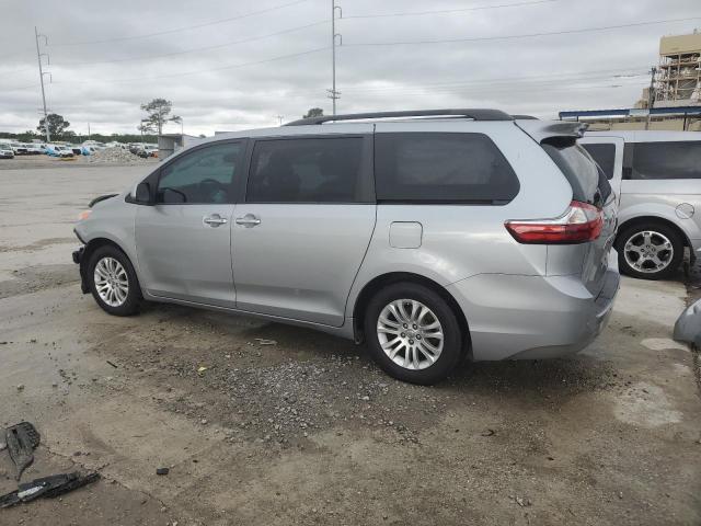 Photo 2 from auction – 2017 TOYOTA SIENNA XLE with VIN 5TDYZ3DC5HS836006