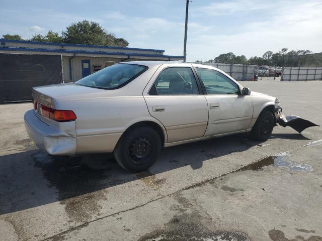 Photo 3 from auction – 2000 TOYOTA CAMRY CE with VIN 4T1BG22K5YU733157