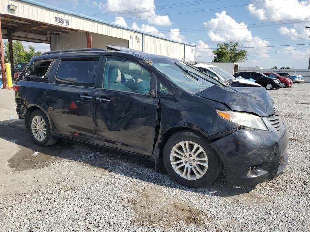 Photo 4 from auction – 2017 TOYOTA SIENNA XLE with VIN 5TDYZ3DC2HS848985