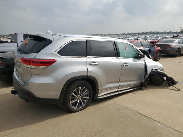 Photo 3 from auction – 2018 TOYOTA HIGHLANDER with VIN 5TDKZRFH9JS280273
