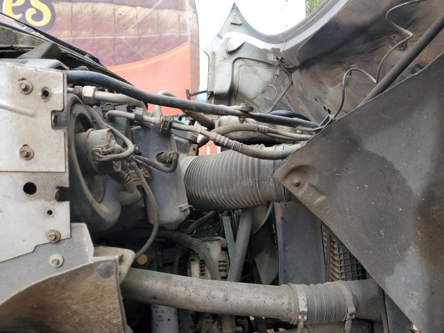 Photo 11 from auction – 2001 FORD F650 SUPER with VIN 3FDNX65Y71MA44297