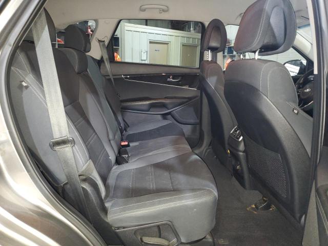 Photo 11 from auction – 2016 KIA SORENTO LX with VIN 5XYPG4A36GG186464