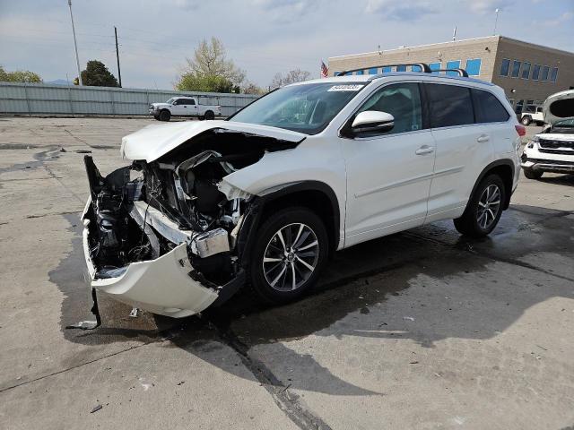 TOYOTA HIGHLANDER 2017 with VIN 5TDJZRFH6HS512981 - Photo from auction