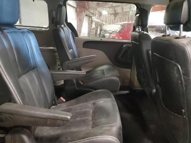 Photo 11 from auction – 2015 CHRYSLER TOWN & COU with VIN 2C4RC1BG8FR707070