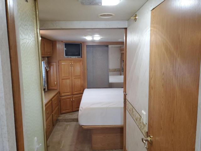 Photo 6 from auction – 2004 NEWM MOTORHOME with VIN 4UZAAHAK03CM26415
