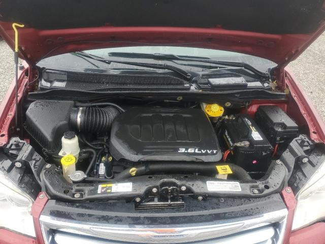 Photo 12 from auction – 2016 CHRYSLER TOWN & COU with VIN 2C4RC1BGXGR110682