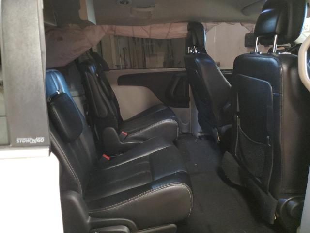 Photo 11 from auction – 2015 CHRYSLER TOWN & COU with VIN 2C4RC1BG4FR673211