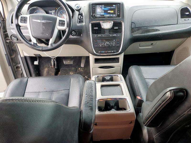 Photo 8 from auction – 2015 CHRYSLER TOWN & COU with VIN 2C4RC1BG3FR583290