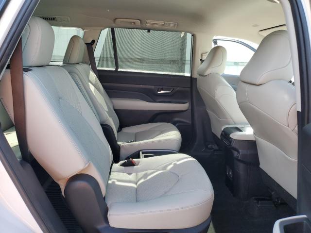 Photo 11 from auction – 2024 TOYOTA GRAND HIGH with VIN 5TDACAB54RS008784