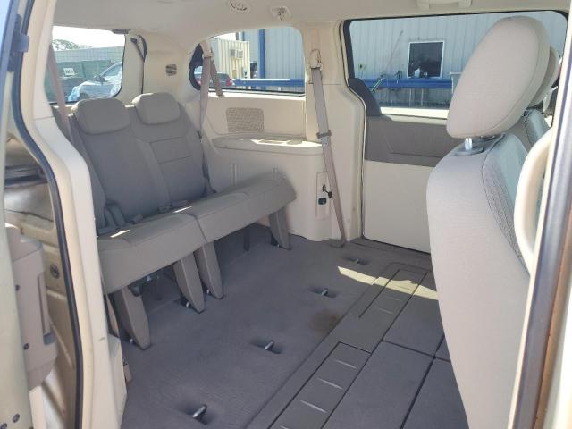 Photo 11 from auction – 2010 CHRYSLER TOWN & COU with VIN 2A4RR5D14AR240960