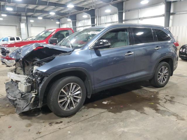 TOYOTA HIGHLANDER 2019 with VIN 5TDJZRFH0KS957269 - Photo from auction