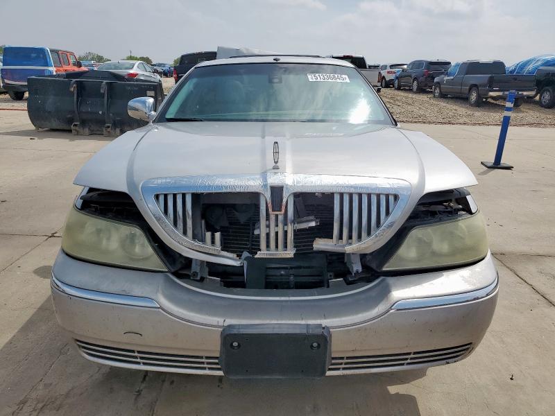 Photo 5 from auction – 2003 LINCOLN TOWN CAR S with VIN 1LNHM82W43Y604255