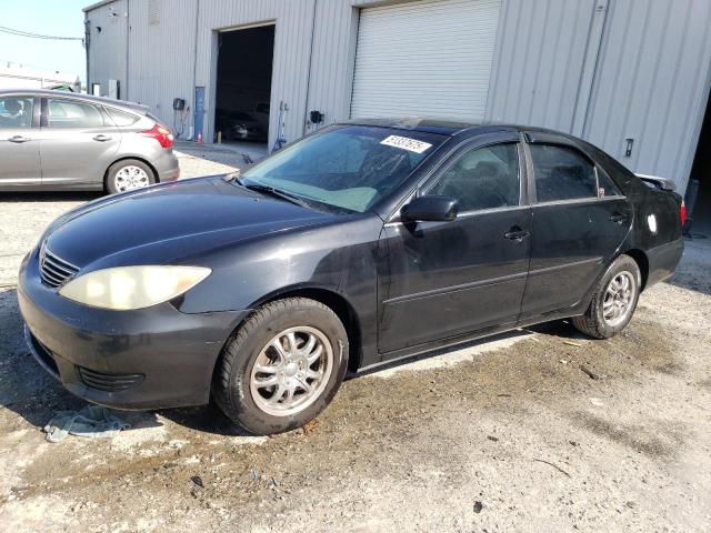TOYOTA CAMRY LE 2005 with VIN 4T1BE32K55U050463 - Photo from auction