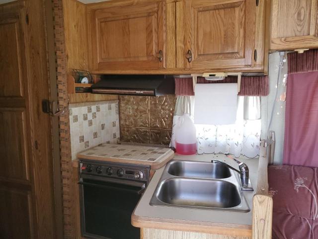 Снимка 5 от търг – 1988 MALLARD MOTORHOME с VIN 1FDKE30G2JHB47217