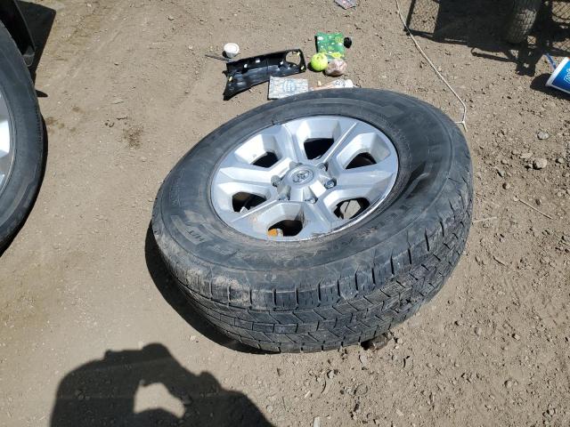 Photo 13 from auction – 2016 TOYOTA 4RUNNER SR with VIN JTEBU5JR9G5375403