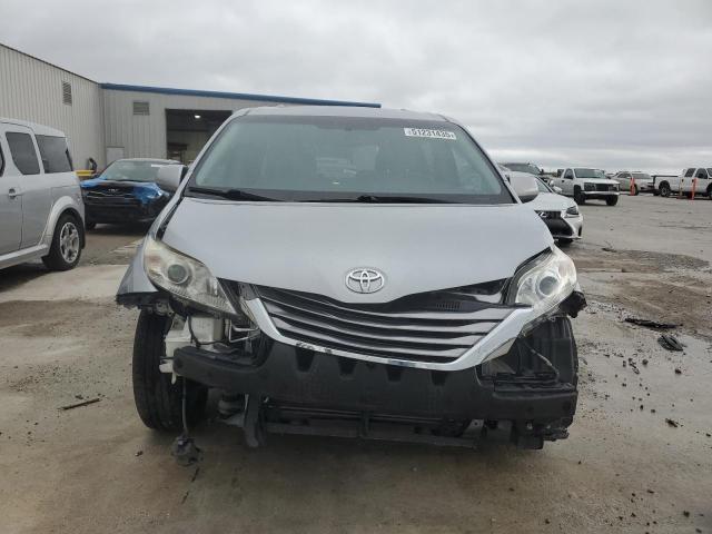 Photo 5 from auction – 2017 TOYOTA SIENNA XLE with VIN 5TDYZ3DC5HS836006