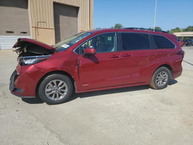TOYOTA SIENNA LE 2021 with VIN 5TDKRKEC4MS069838 - Photo from auction