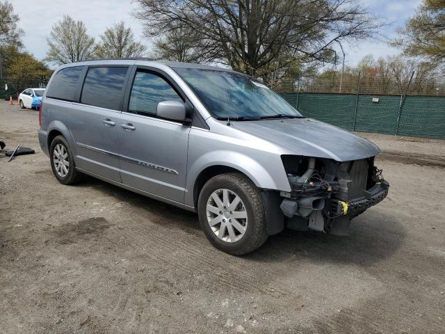 Photo 4 from auction – 2016 CHRYSLER TOWN & COU with VIN 2C4RC1BGXGR296515