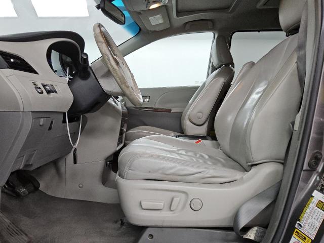 Photo 7 from auction – 2011 TOYOTA SIENNA XLE with VIN 5TDYK3DC2BS013531