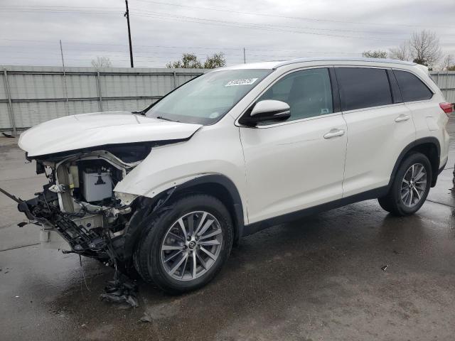 TOYOTA HIGHLANDER 2019 with VIN 5TDJZRFH6KS596906 - Photo from auction