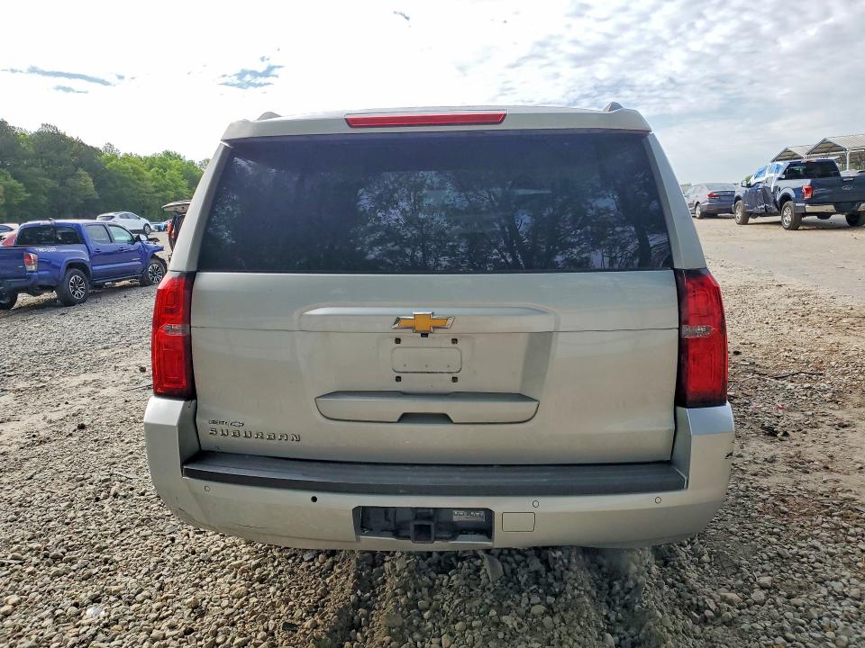 Photo 6 from auction – 2017 CHEVROLET SUBURBAN with VIN 1GNSKJKC2HR276016