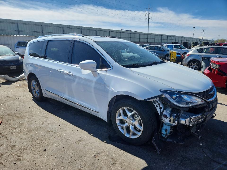 Photo 4 from auction – 2018 CHRYSLER PACIFICA with VIN 2C4RC1EG7JR271302